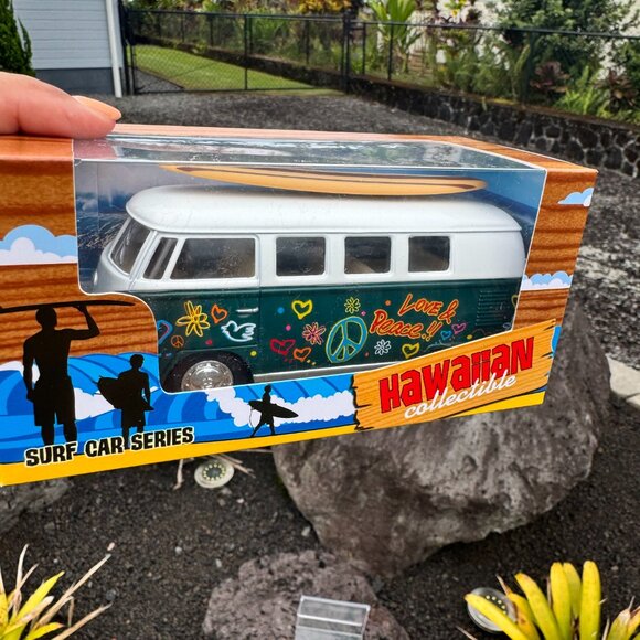 Hawaiian Collectible Bundle – Surf Van, Solar Hula Doll & Puzzle - Picture 3 of 9